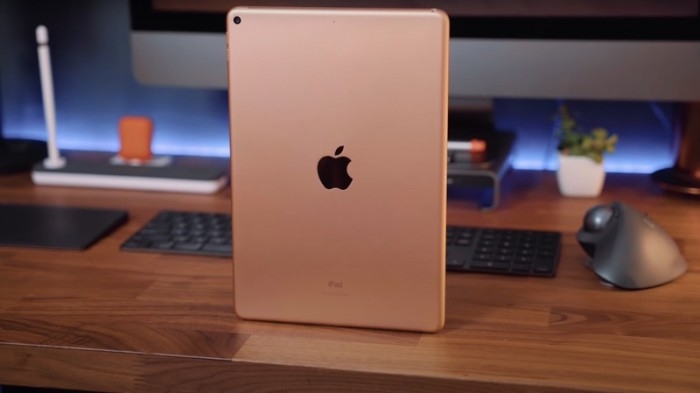 苹果正在秘密打造可折叠iPad：3nm芯片+屏下摄像头