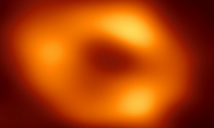 银河系中心巨大黑洞首曝照片 貌似甜甜圈神秘莫测