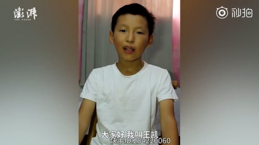 河南11岁男孩炼成飞牌神技 飞牌可扎穿木板