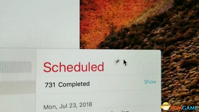 外媒编辑晒出自己的iMac 屏幕中居然有蜘蛛爬入