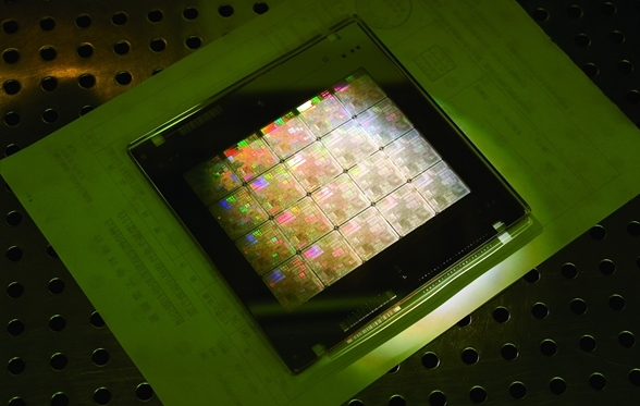 清华大学首次实现亚1nm栅极晶体管 等效0.34nm
