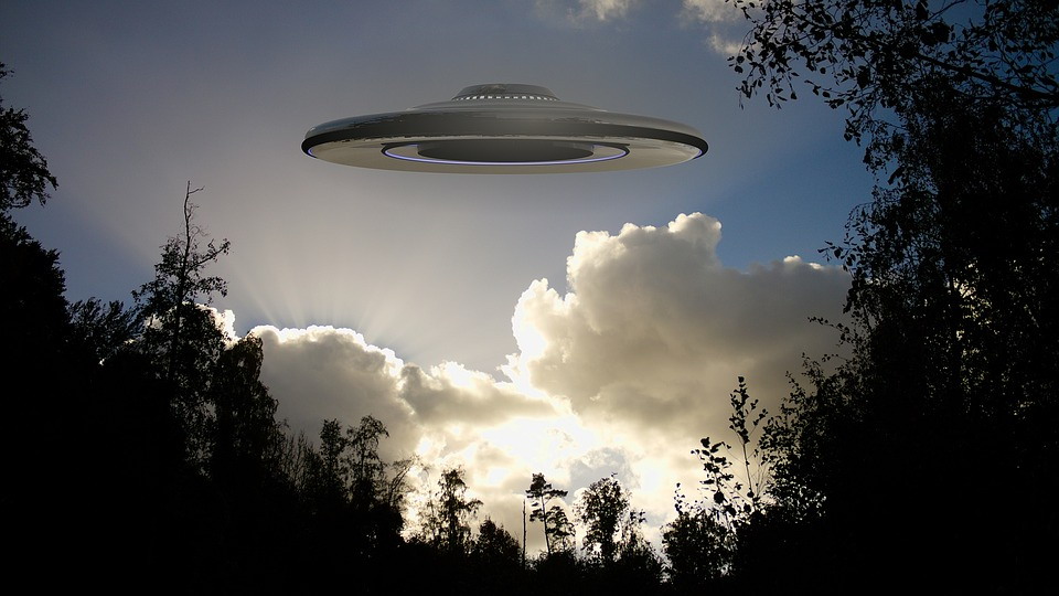 美国公布最新UFO视频：球形不明飞行物不断跳动