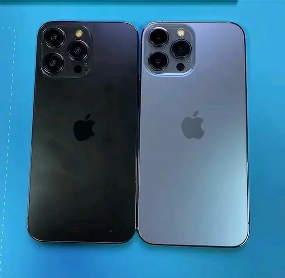 iPhone 14 Pro机模对比iPhone 13 Pro：后摄大一圈