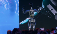 特斯拉2022年AI日活动开启：人形机器人擎天柱现身