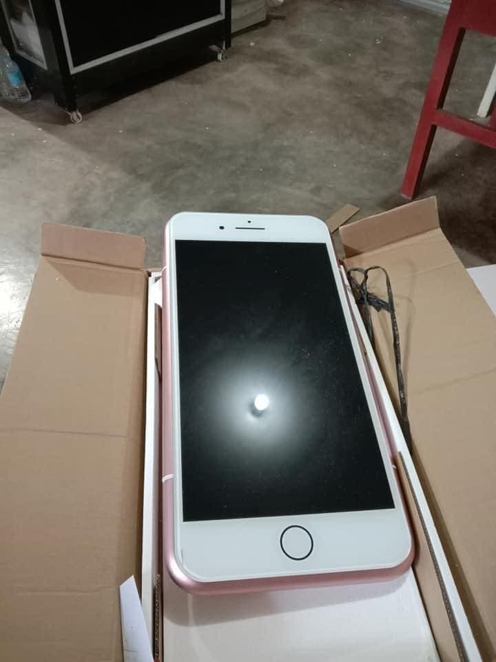 小伙网购便宜苹果手机 到货居然是iPhone造型咖啡桌