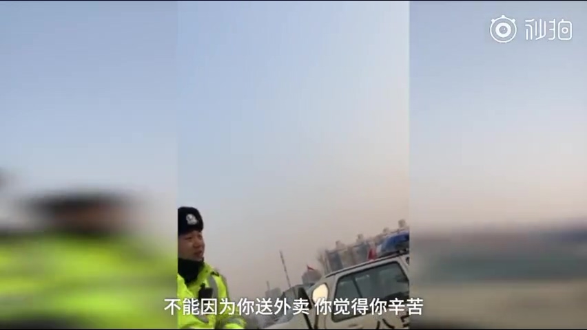 外卖小哥逆行撞宝马拒认错：我永远是弱势群体