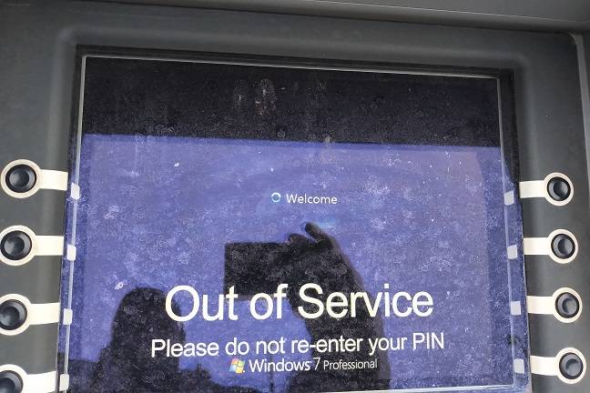 英国男子银行取款遇囧事 ATM机的Win7系统崩溃了