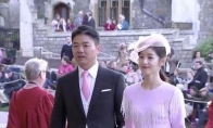 刘强东夫妇出席英国皇室婚礼 网友：这是日本公主吗？