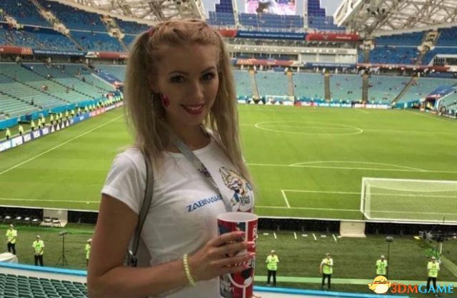 世界杯上俄罗斯女球迷靓眼 东欧美女果然名不虚传